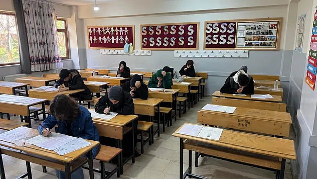 Siirt'te Gençler Bilgileriyle Yarıştı, Ödül Umre Ziyareti Oldu