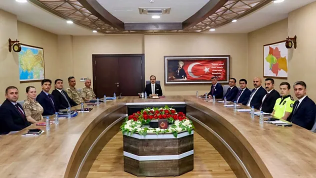 Siirt'te Güvenlik ve Asayiş Toplantısı: Önemli Konular Masaya Yatırıldı