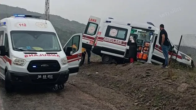 Siirt'te Hamile Kadını Taşıyan Ambulans Kaza Yaptı!