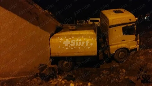 Siirt'te Kamyon Evin Üzerine Devrildi! 1'i Çocuk 2 Kişi Yaralandı