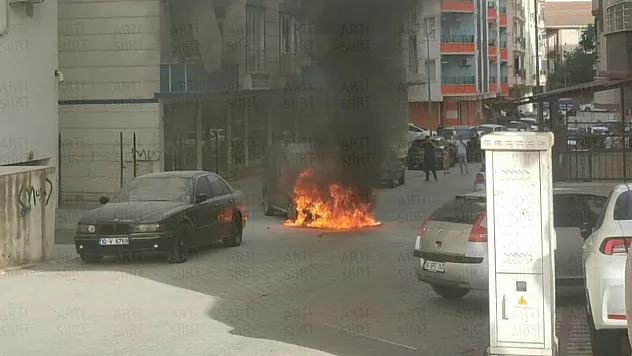 Siirt'te LPG'li Araç Park Halindeyken Alev Aldı