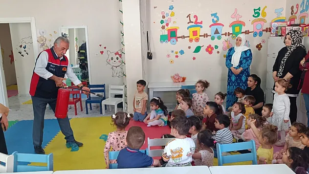 Siirt'te Miniklere Yangın ve İtfaiye Eğitimi Verildi