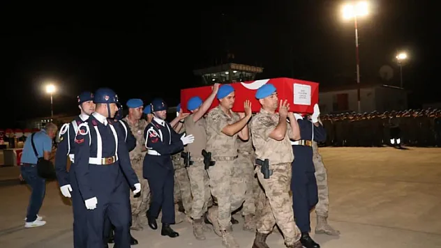 Siirt'te Şehit Olan Uzman Çavuş Ercan Özcan'ın Cenazesi Memleketi Balıkesir'e Uğurlandı