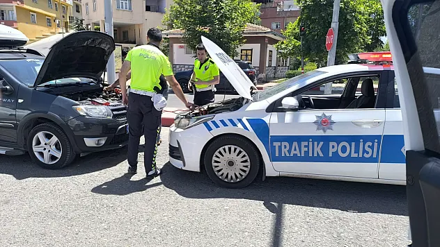 Siirt'te Trafik Polisi Duyarlılığı: Aküsü Biten Aracı Kendi Araçlarıyla Çalıştırdılar!