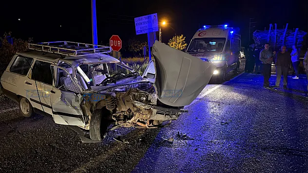 Siirt'te Traktöre Arkadan Çarpan Araç Hurdaya Döndü: 1 Yaralı