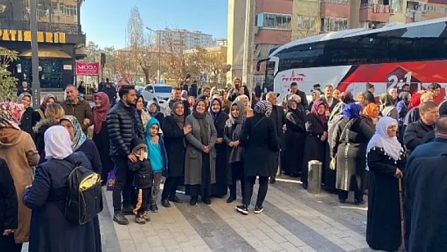 Siirt'te Umre Yolcuları Dualarla Uğurlandı