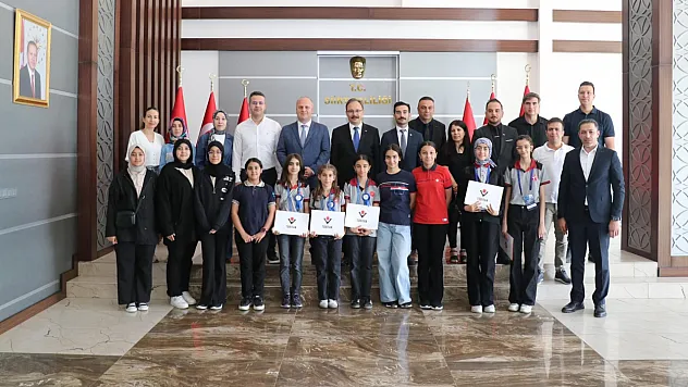Siirtli Öğrencilerden TÜBİTAK'ta Büyük Başarı! Vali Kızılkaya Proje Ekibini Ağırladı