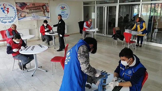 Siirt Gençlik Merkezinde Maske Üretimine Başlandı
