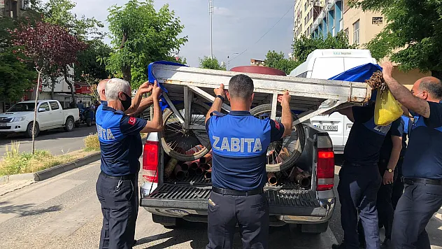 Siirt'te Seyyar Satıcıların Araçlarına El Konularak, Haklarında Yasal İşlem Başlatıldı