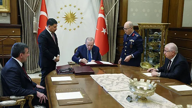 YAŞ Kararları Açıklandı: Genelkurmay Başkanlığına Selçuk Bayraktaroğlu Atandı