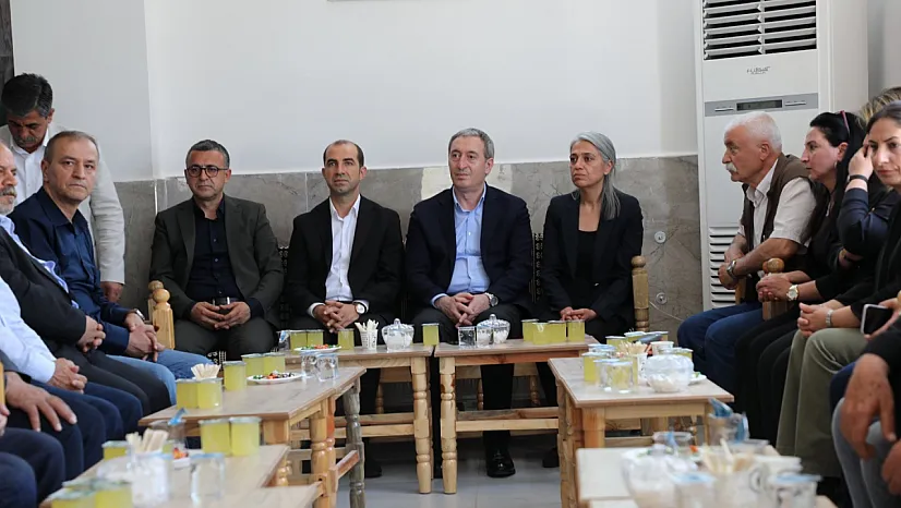DEM Parti Eş Genel Başkanı Tuncer Bakırhan ve DBP Eş Genel Başkanları, Eski BDP Siirt İl Başkanı Faruk Sağlam'ın Taziyesine Katıldı