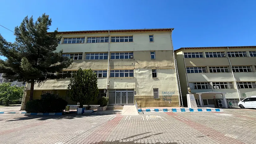 Siirt Lisesi Yıkılıyor! 70 Yıllık Eğitim Çınarına Veda