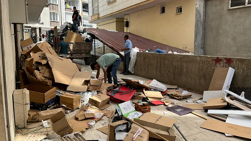 Siirt'te Apartman Boşluğundan 2 Traktör Dolusu Çöp Çıktı