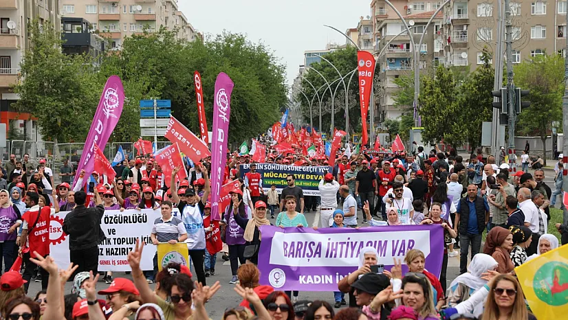 Tuncer Bakırhan, 1 Mayıs Mitinginde Abdullah Öcalan'ın Mesajını Paylaştı