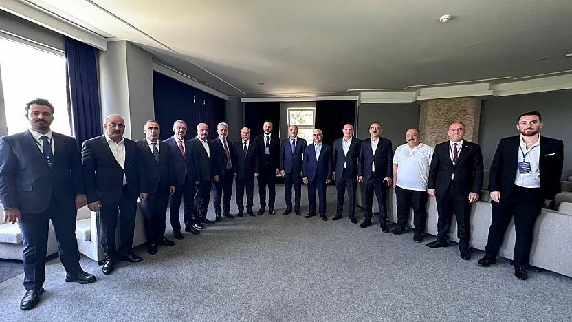 AK Parti Siirt Heyeti Erzurum'da Düzenlenen Yerel Yönetimler Toplantısına Katıldı