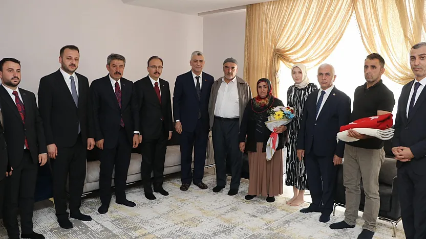 Bakan Bolat, Siirt'te Şehit Ailesini Ziyaret Etti