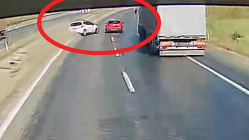 Batman Kozluk'ta Hatalı Sollama Kazaya Neden Oldu: Otomobil Şarampole Uçtu, O Anlar Kamerada