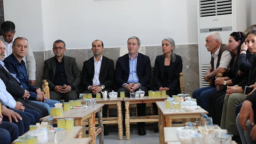 DEM Parti Eş Genel Başkanı Tuncer Bakırhan ve DBP Eş Genel Başkanları, Eski BDP Siirt İl Başkanı Faruk Sağlam'ın Taziyesine Katıldı