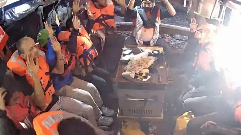 İsrail Ordusu, Gazze'ye Yardım Götüren Madleen Gemisine Müdahale Etti