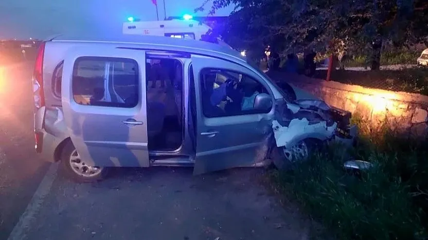Kurtalan-Batman Yolunda Kaza: 6 Kişi Yaralandı