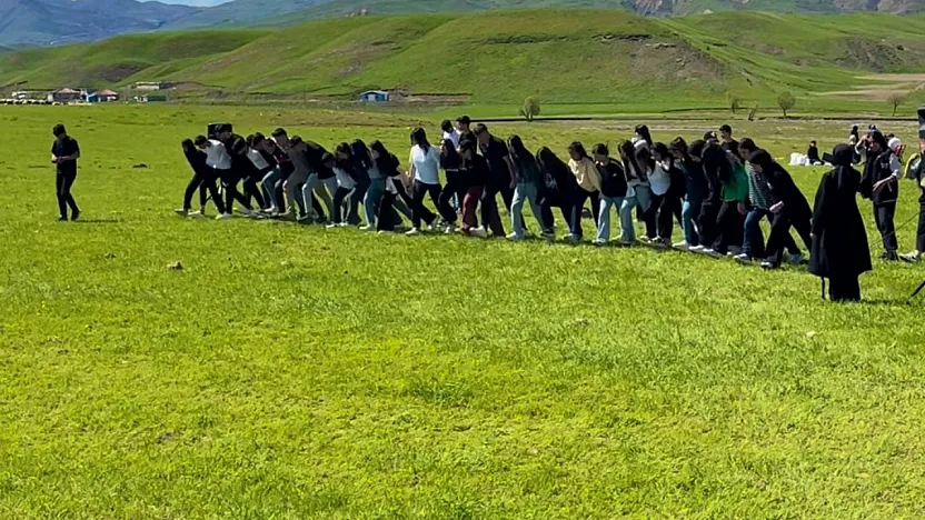 Pervari'de 2 Bin 47 Rakımlı Çemêkarê Yaylası'nda Renkli Bahar Şenliği