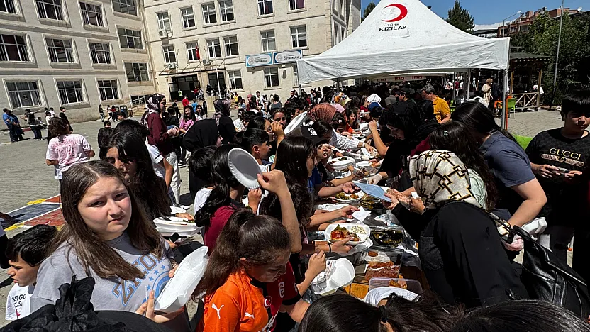 Şehit Polis Hayrettin Şişman İlk ve Ortaokulu'ndan Anlamlı Kermes: Gelir, İhtiyaç Sahibi Öğrencilere ve Kurban Bağışına Gidiyor