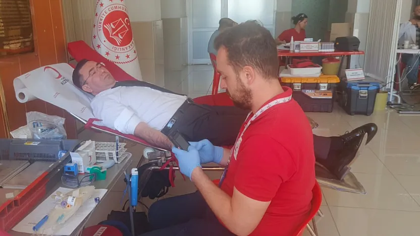 Siirt Adliyesinde Kan Bağışı Kampanyası: Başsavcı Tuğan Sarıca 32. Kez Kan Bağışında Bulundu