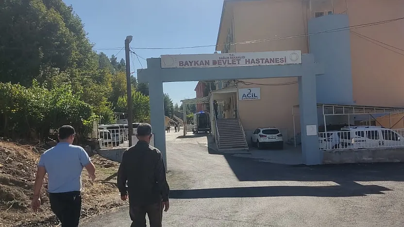 Siirt Baykan'da Bıçaklı Kavga Büyüdü: Baba-Oğul ve 2 Kişi Yaralandı