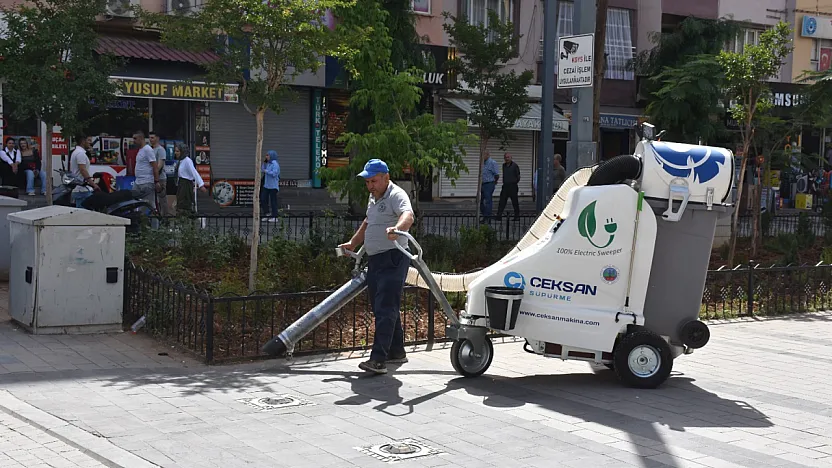 Siirt Belediyesi'nden Temizlikte Yeni Dönem: Elektrikli Süpürgeler Görevde