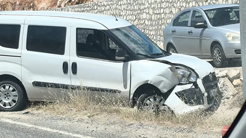Siirt Çevre Yolunda Maddi Hasarlı Trafik Kazası
