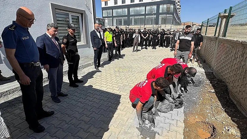 Siirt Emniyet Müdürlüğü'nde Kurban Kesimiyle Birlik ve Güvenlik İçin Dua Edildi