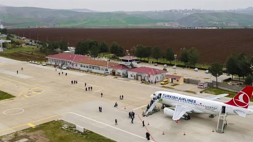 Siirt Havalimanı Nisan Ayında 21 Bin 971 Yolcuya Hizmet Verdi