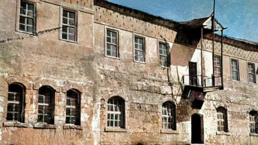 Siirt'in İlk Orta Mektep Binasının Fotoğrafları Ortaya Çıktı