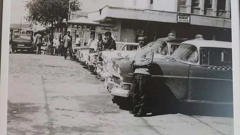 Siirt'in İlk Taksi Durağından Tarihi Kare: 1970'li Yıllardan Hatıra Fotoğrafı Ortaya Çıktı
