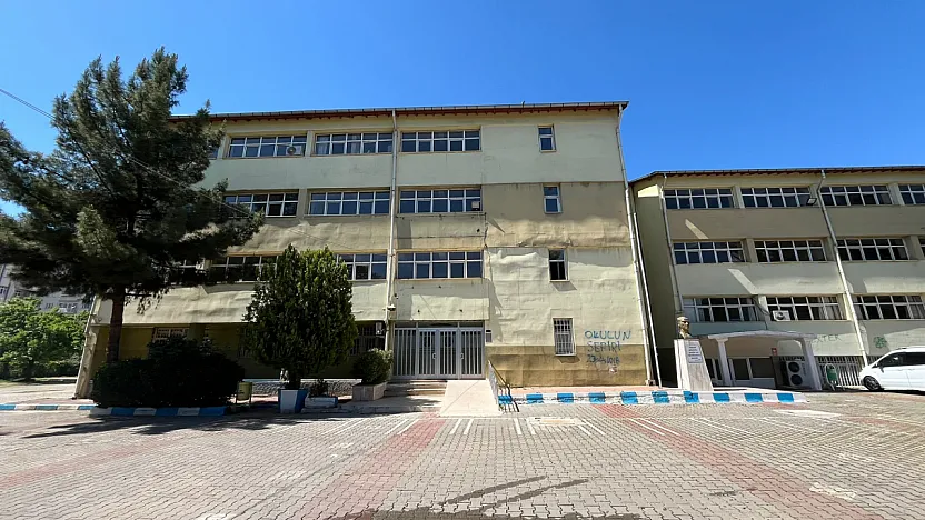 Siirt Lisesi Yıkılıyor! 70 Yıllık Eğitim Çınarına Veda