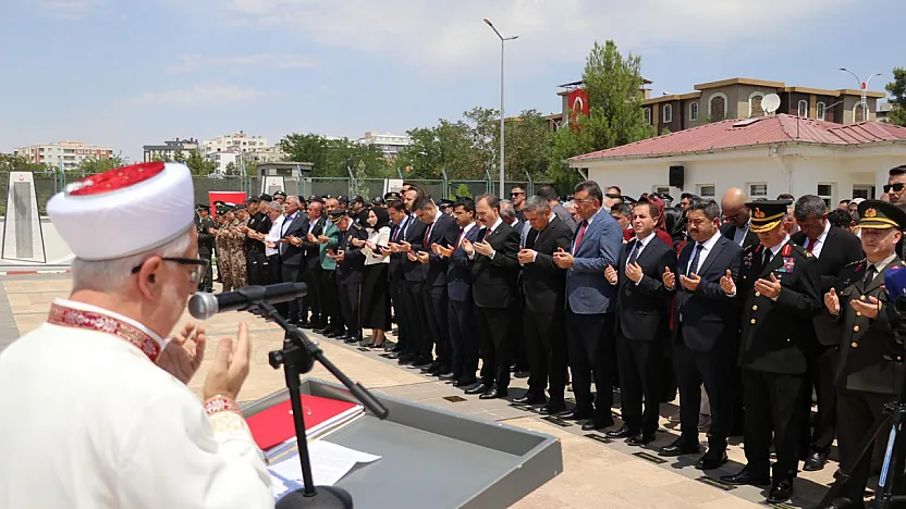 Siirt'te 15 Temmuz Şehitleri Dualarla Anıldı: Garnizon Şehitliği'nde Duygu Dolu Anlar
