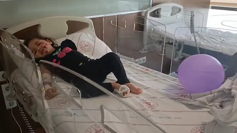 Siirt'te 5'inci Kattan Otomobilin Üzerine Düşen Rabia Asel'in Durumu İyiye Gidiyor