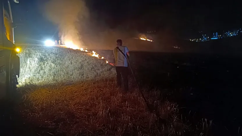 Siirt'te Anız Yangını Korkuttu: İtfaiye Müdürü Yılmaz Uyardı