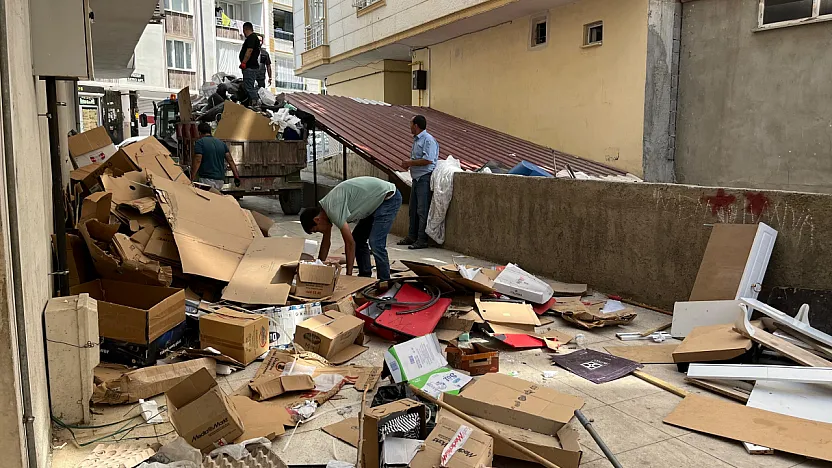 Siirt'te Apartman Boşluğundan 2 Traktör Dolusu Çöp Çıktı