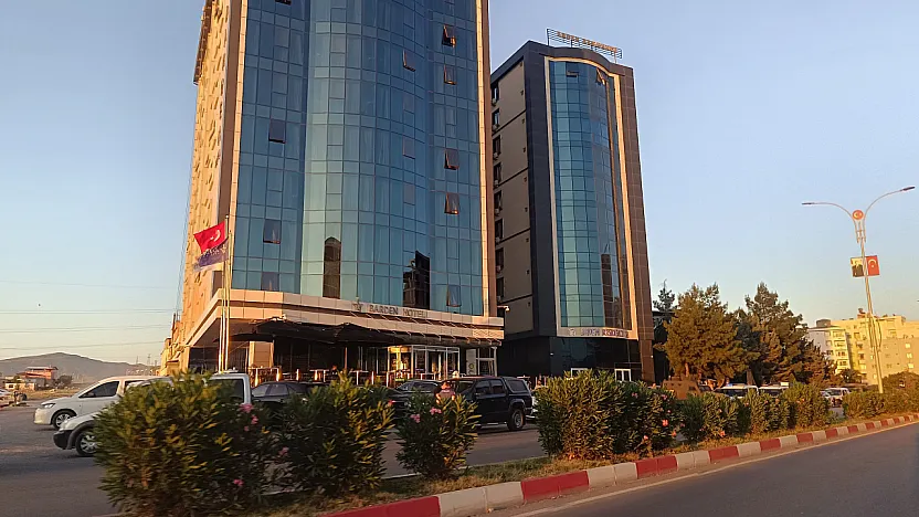 Siirt'te Barden Otel Mevkiinde İntihar Girişimi: Yol Trafiğe Kapatıldı, Güvenlik Önlemleri Artırıldı
