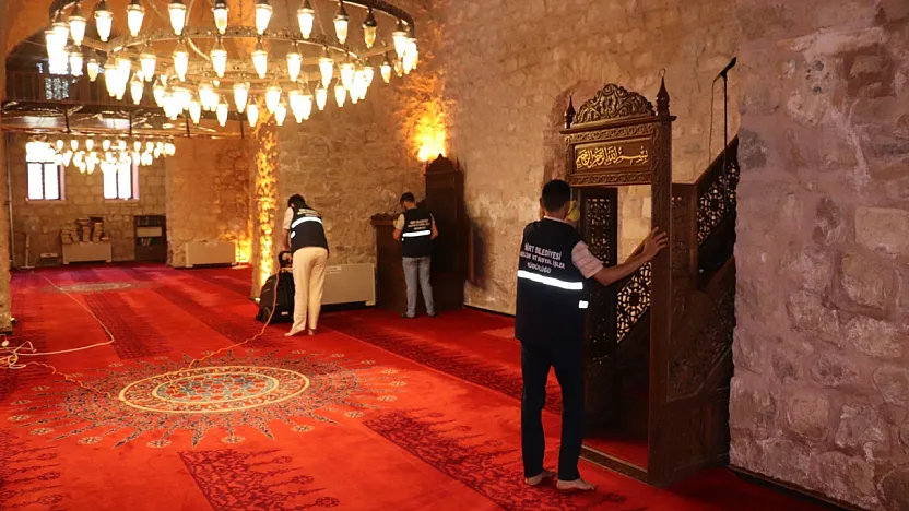 Siirt'te Camiler Bayrama Özel Hijyenle Hazırlanıyor
