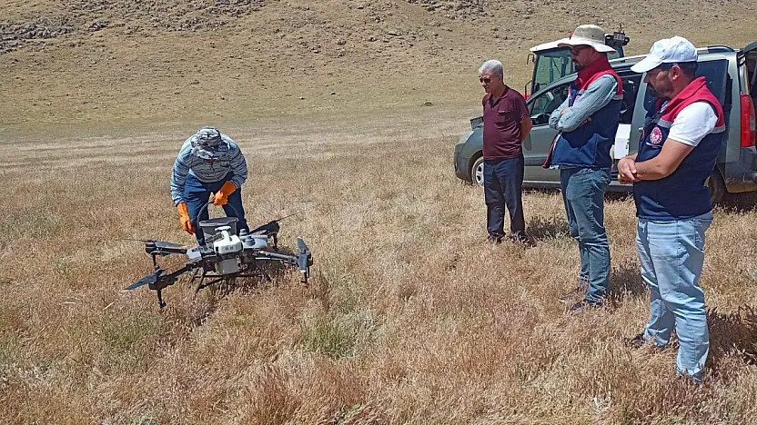 Siirt'te Çekirge İle Mücadelede Hava Desteği: Drone'lar Görevde