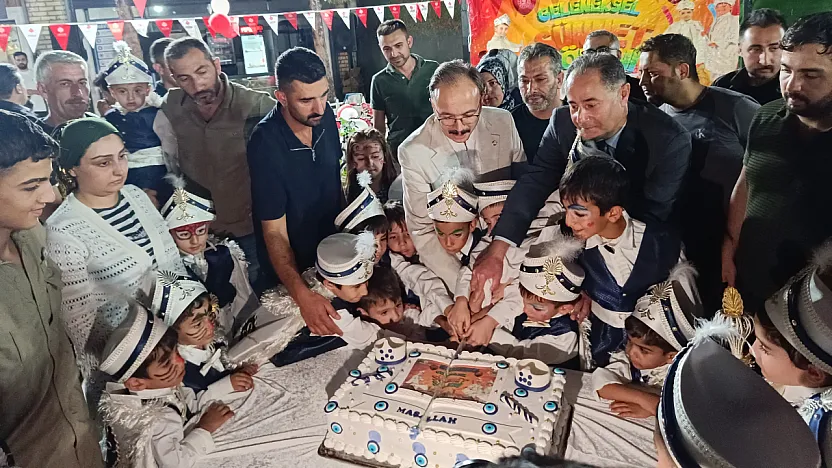 Siirt'te Geleneksel Sünnet Şöleni Coşkusu: 26 Çocuk Erkekliğe İlk Adımını Attı