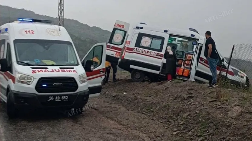 Siirt'te Hamile Kadını Taşıyan Ambulans Kaza Yaptı!