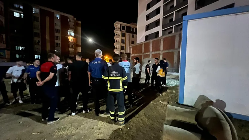 Siirt'te İnşaata Çıkan Vatandaş Ekipler Tarafından İndirildi