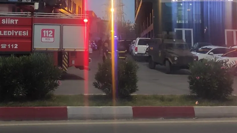 Siirt'te İntihar Girişiminde Bulunan Şahıs İkna Edilerek Polis Ekiplerine Teslim Oldu