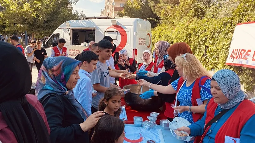 Siirt'te Kızılay'dan Aşure İkramı