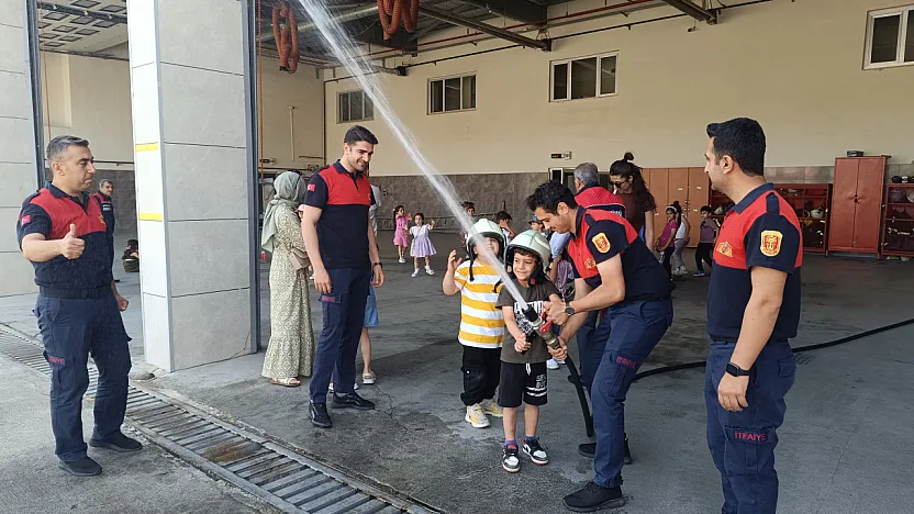 Siirt'te Minik Öğrencilerden İtfaiye Müdürlüğüne Ziyaret