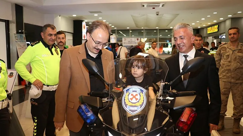Siirt'te Trafik Haftası'nda Farkındalık Etkinliği: 'Trafik Kuralları Hayat Kurtarır'