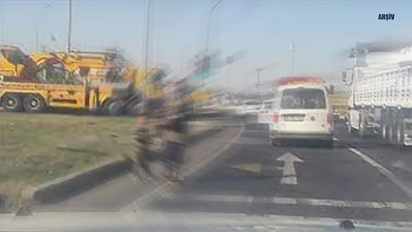 Siirt'te Trafik Işığında Dilencilik Yapan Üç Çocuk Polis Ekiplerince Ailelerine Teslim Edildi